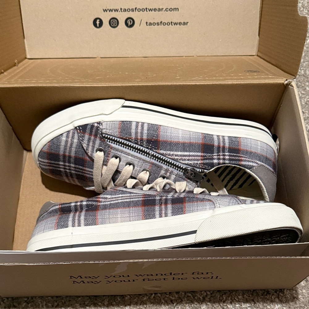 New-Taos Footwear Plaid Sneakers - Gray, White, and Red